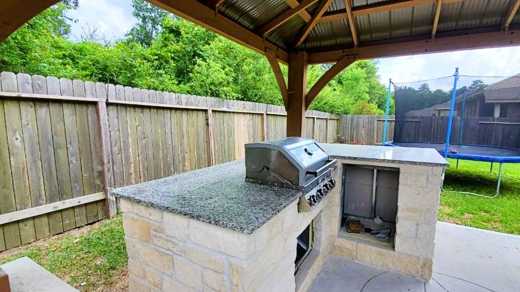 Outdoor Kitchen gallery image 2